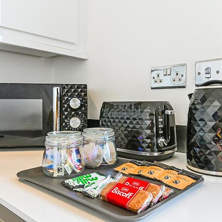 Family 1 Bed Apt Near Cardiff City Centre, Free Parking, Quiet, Secure Neighbourhood Екстериор снимка
