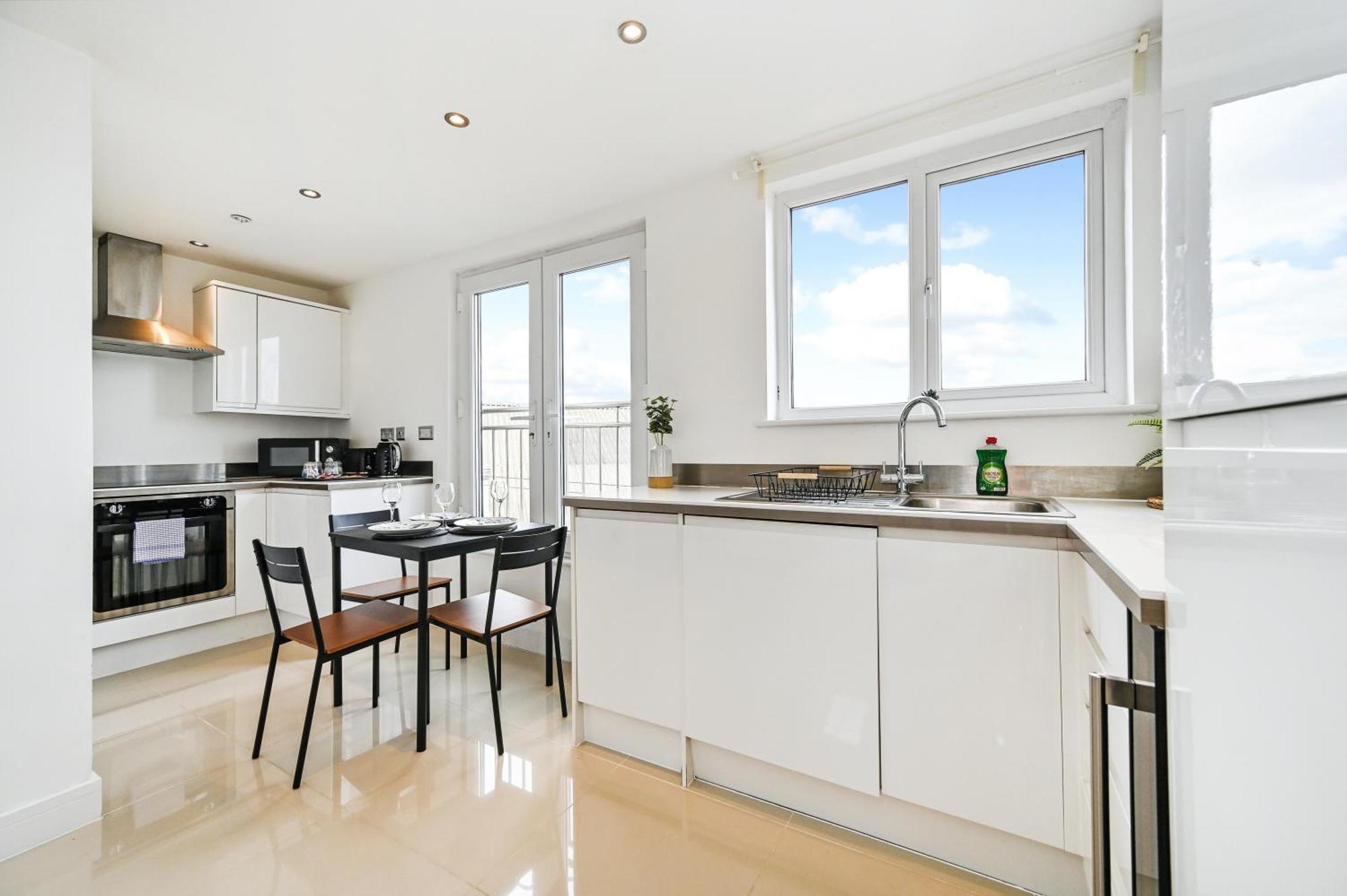 Family 1 Bed Apt Near Cardiff City Centre, Free Parking, Quiet, Secure Neighbourhood Екстериор снимка