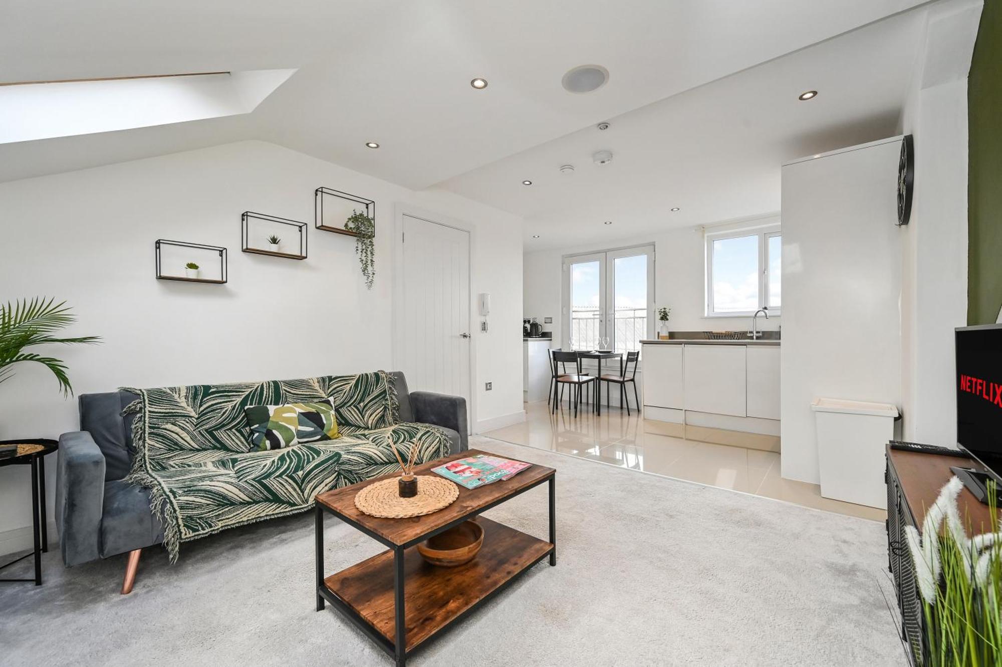 Family 1 Bed Apt Near Cardiff City Centre, Free Parking, Quiet, Secure Neighbourhood Екстериор снимка