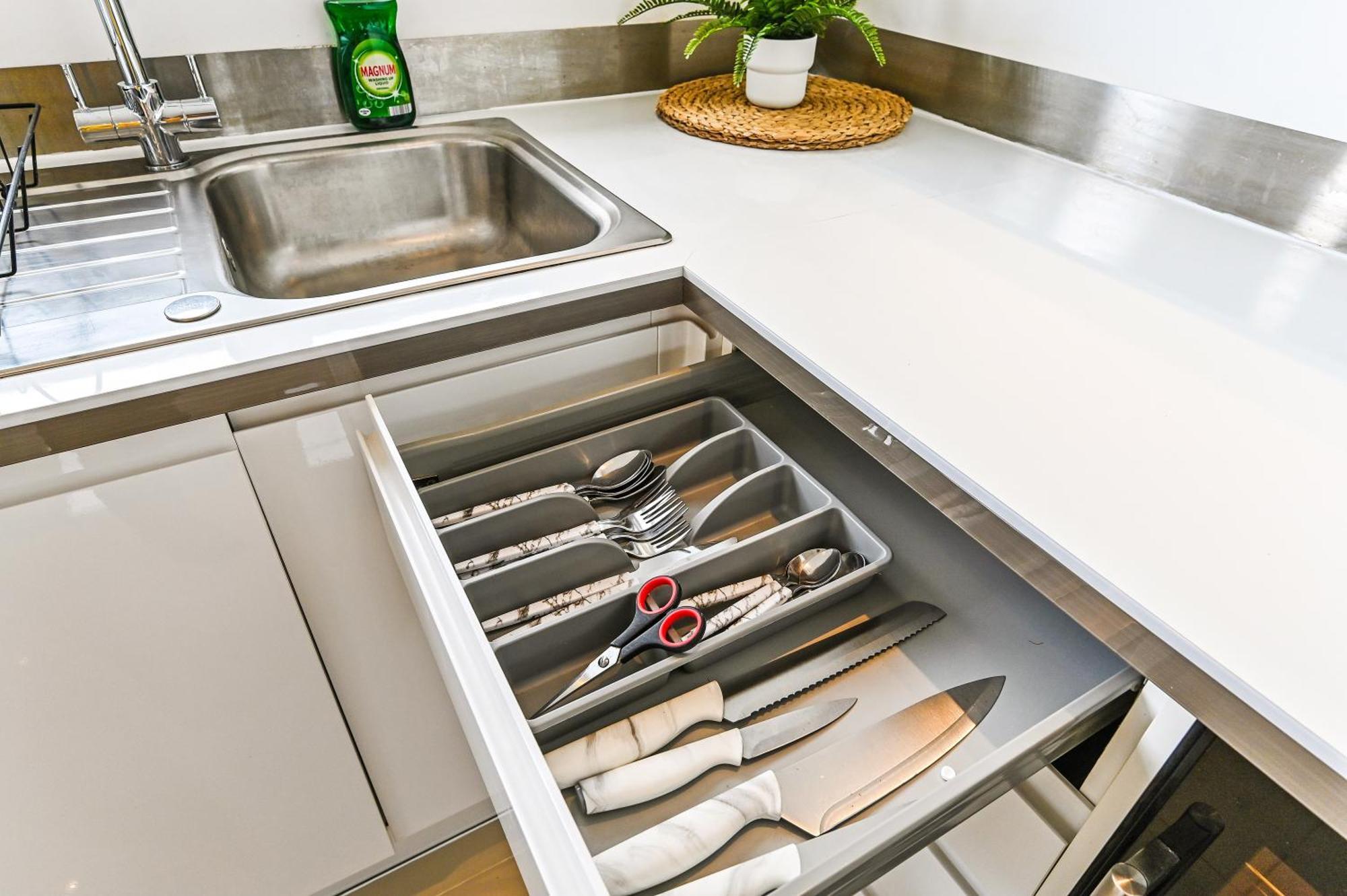 Family 1 Bed Apt Near Cardiff City Centre, Free Parking, Quiet, Secure Neighbourhood Екстериор снимка