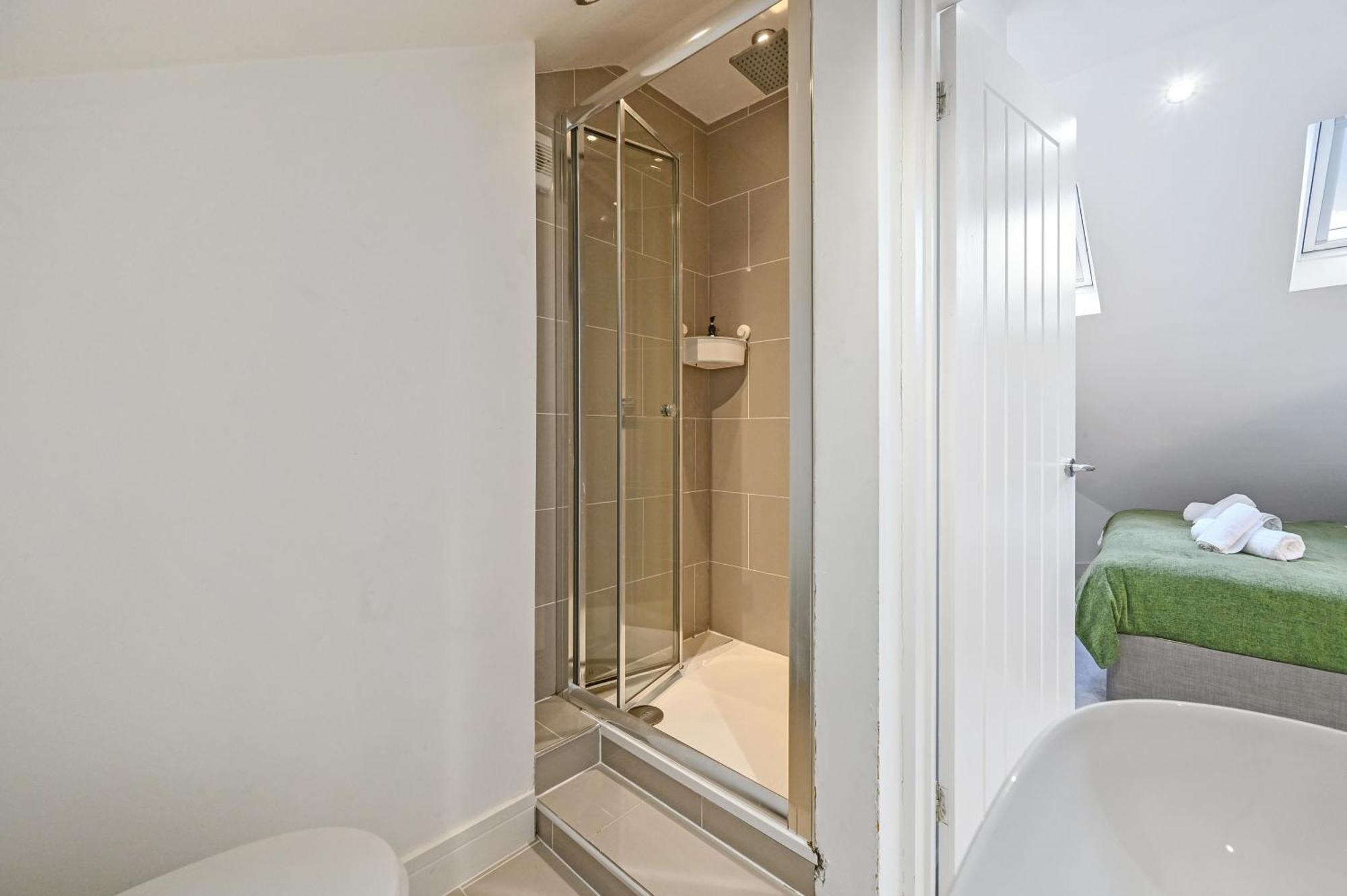 Family 1 Bed Apt Near Cardiff City Centre, Free Parking, Quiet, Secure Neighbourhood Екстериор снимка