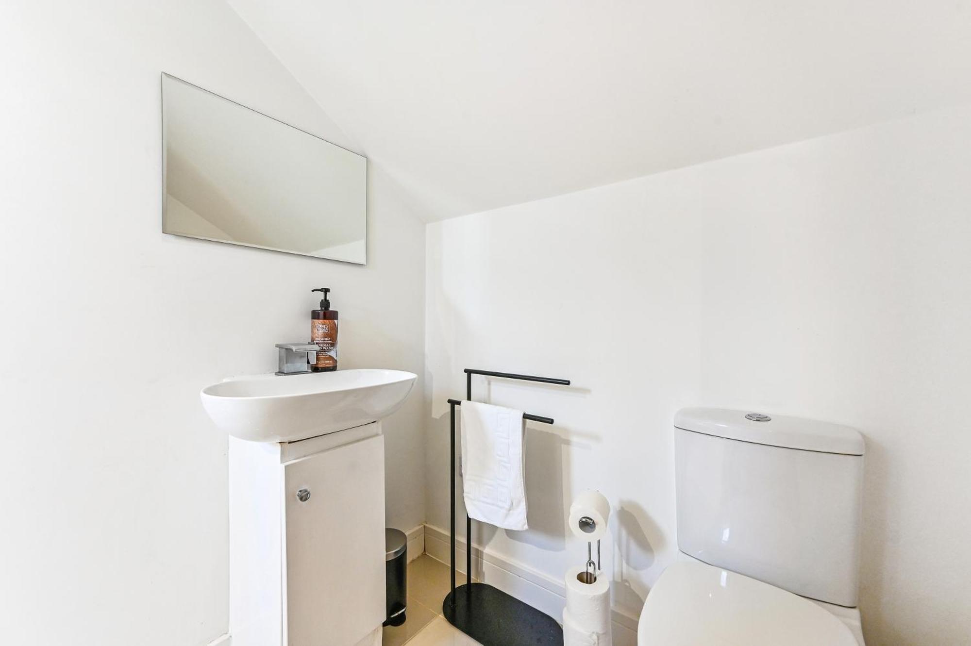 Family 1 Bed Apt Near Cardiff City Centre, Free Parking, Quiet, Secure Neighbourhood Екстериор снимка
