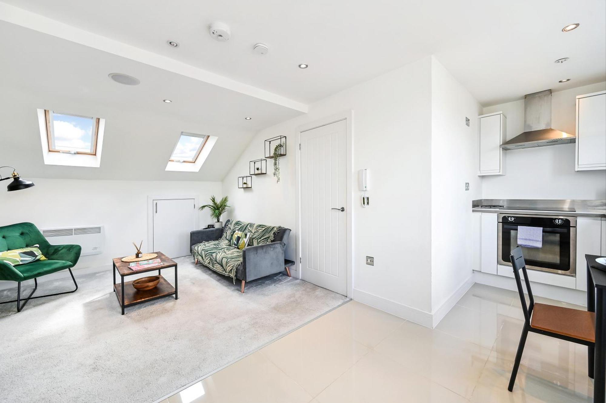 Family 1 Bed Apt Near Cardiff City Centre, Free Parking, Quiet, Secure Neighbourhood Екстериор снимка