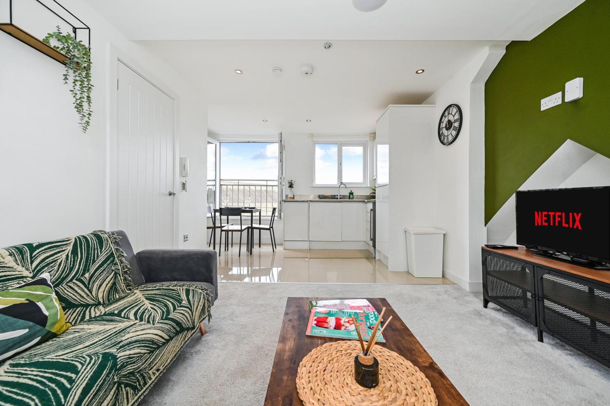 Family 1 Bed Apt Near Cardiff City Centre, Free Parking, Quiet, Secure Neighbourhood Екстериор снимка