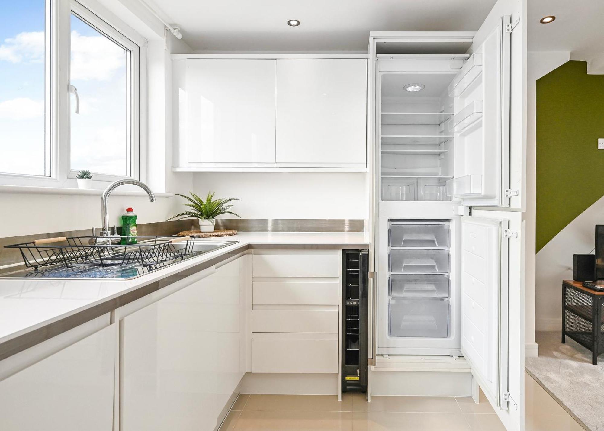 Family 1 Bed Apt Near Cardiff City Centre, Free Parking, Quiet, Secure Neighbourhood Екстериор снимка