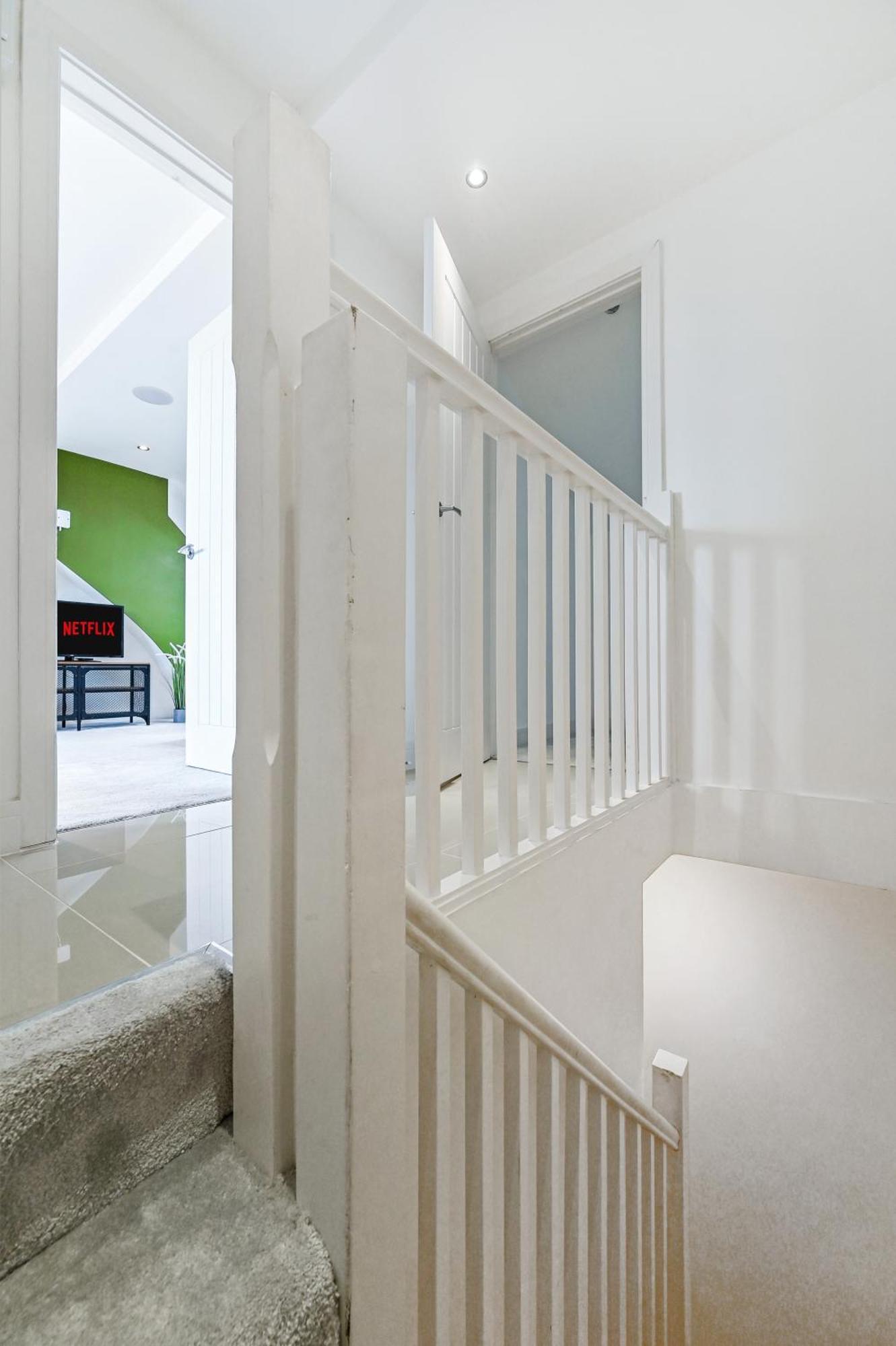 Family 1 Bed Apt Near Cardiff City Centre, Free Parking, Quiet, Secure Neighbourhood Екстериор снимка